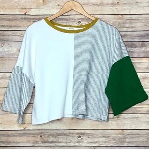 Momni 90s retro wide sleeve block color crop top